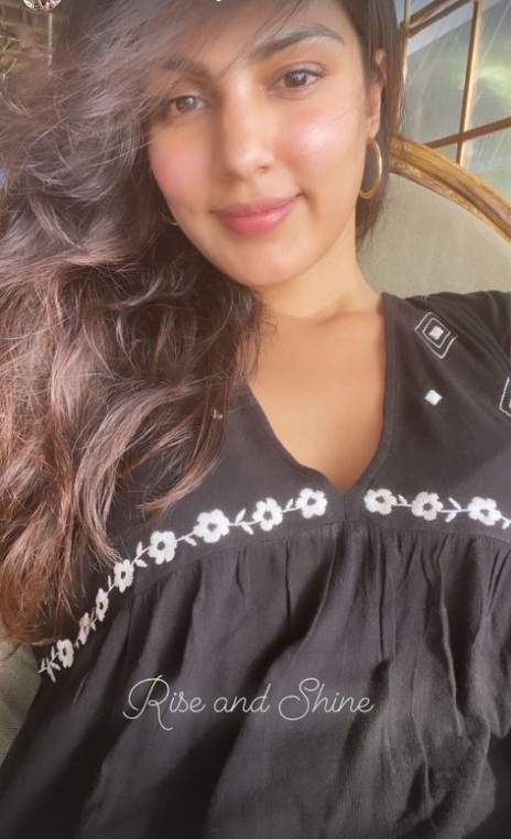 Rhea Chakraborty in new post: 'Rise and shine'.(photo:Instagram)
