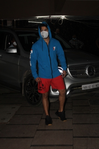 Mumbai: Varun Dhawan spotted at gym in Juhu on Tuesday June 29, 2021.(Photo: Sanjay Tiwari/IANS)