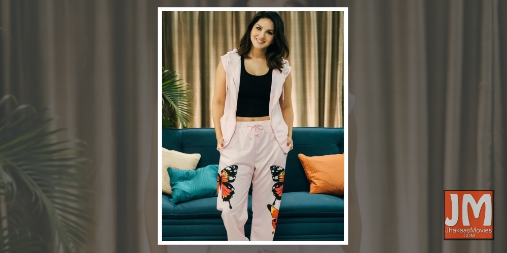 Sunny Leone is 'one with the couch'.