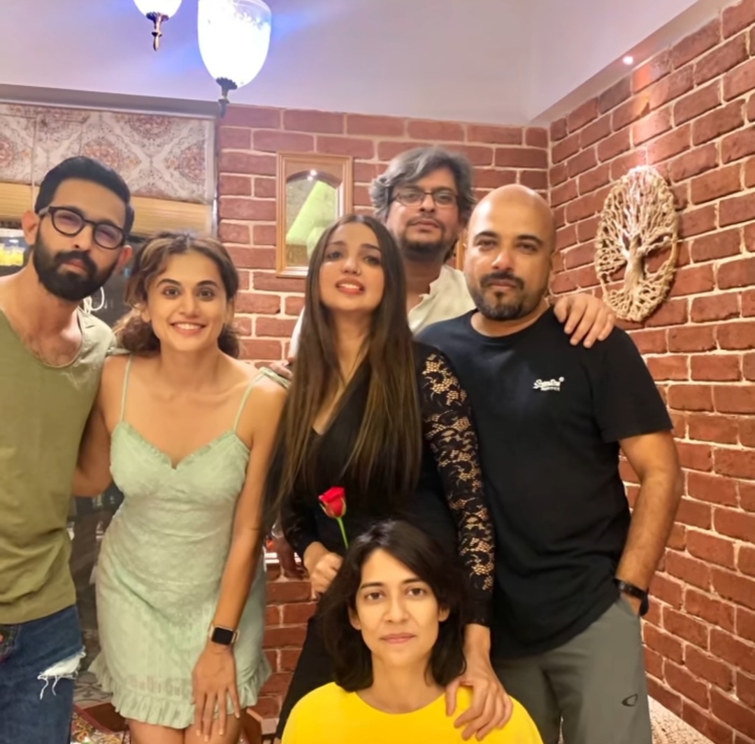 Kanika Dhillon's goofy party pictures with Taapsee Pannu and Vikrant Massey