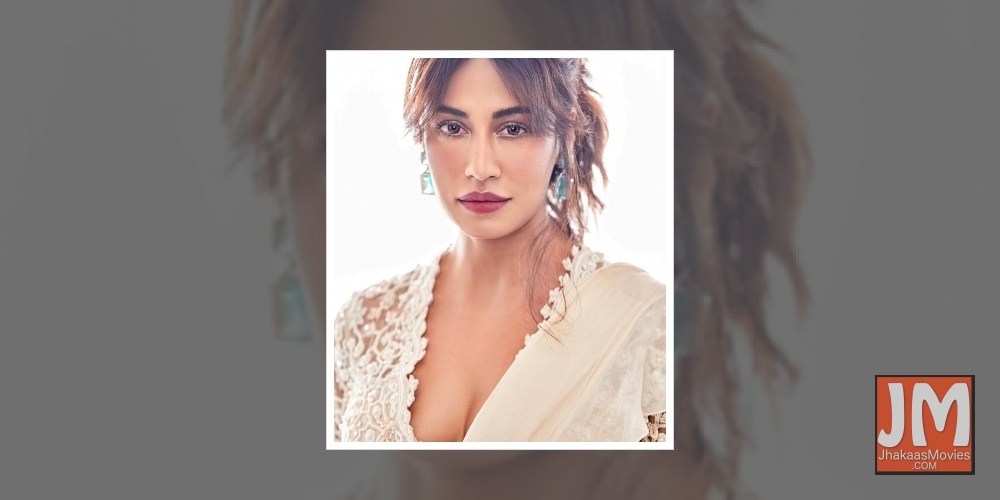 Chitrangda looks stunning in an off-white sari.