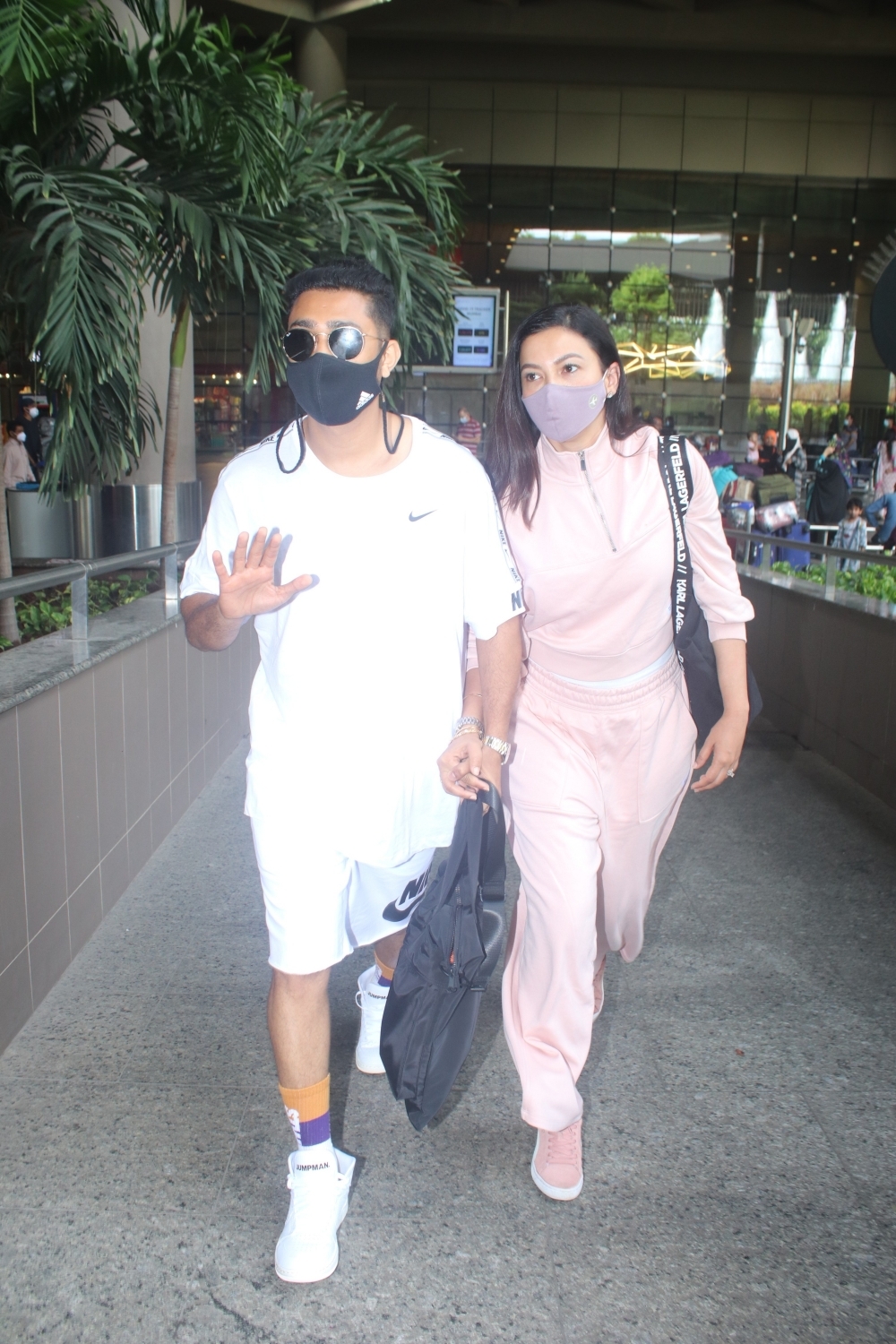 Mumbai: Gauhar Khan and zaid darbar spotted at airport arrival on Thursday July 15, 2021.(Photo: Sanjay Tiwari/IANS)