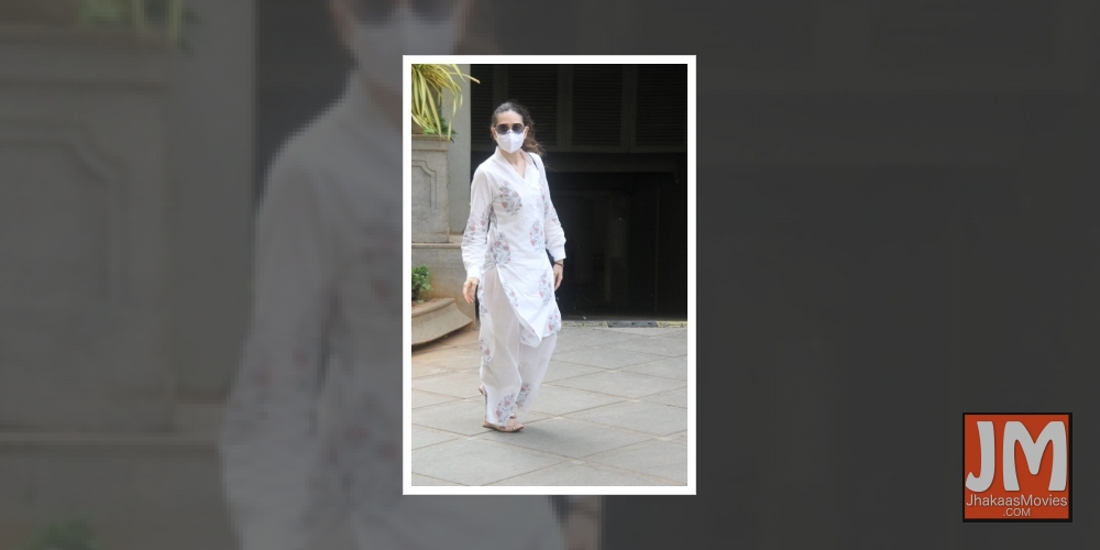 Karisma Kapoor With Daughter At Randhir Kapoor's House In Bandra on 02 july,2021.
