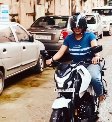 Kirti Kulhari: We don't have to be men to experience somethings in life. (credit : Kirti Kulhari/instagram)