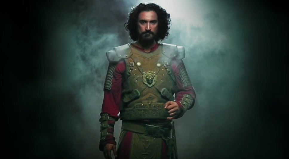 Kunal Kapoor empire look.
