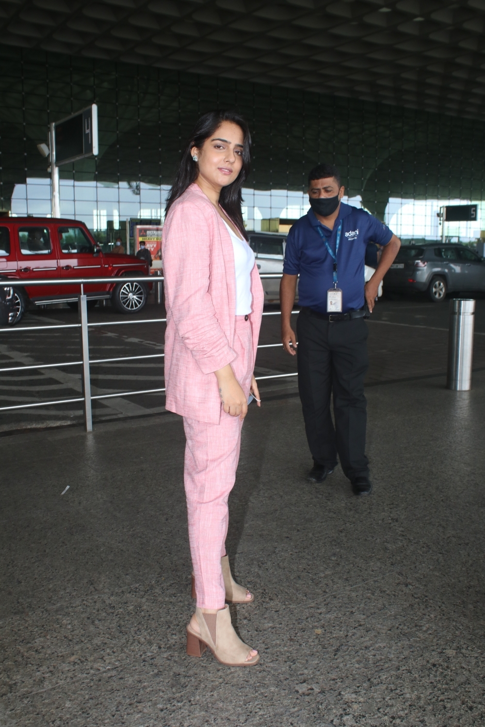 Mumbai: Malvika Malhotra spotted at airport departure on Monday August 02, 2021.(Photo: Sanjay Tiwari/IANS)