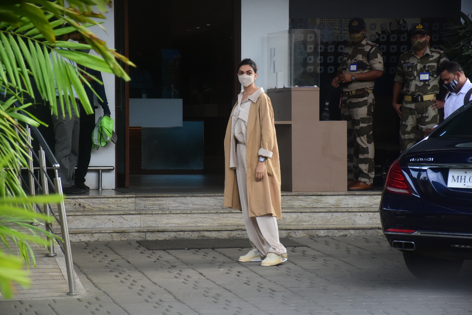 Mumbai: Deepika Padukone spotted Kalina airport on saturday August 07, 2021.(Photo: Sanjay Tiwari/IANS)