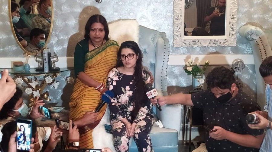 B'desh police released play director Chayanika after 3 hrs.