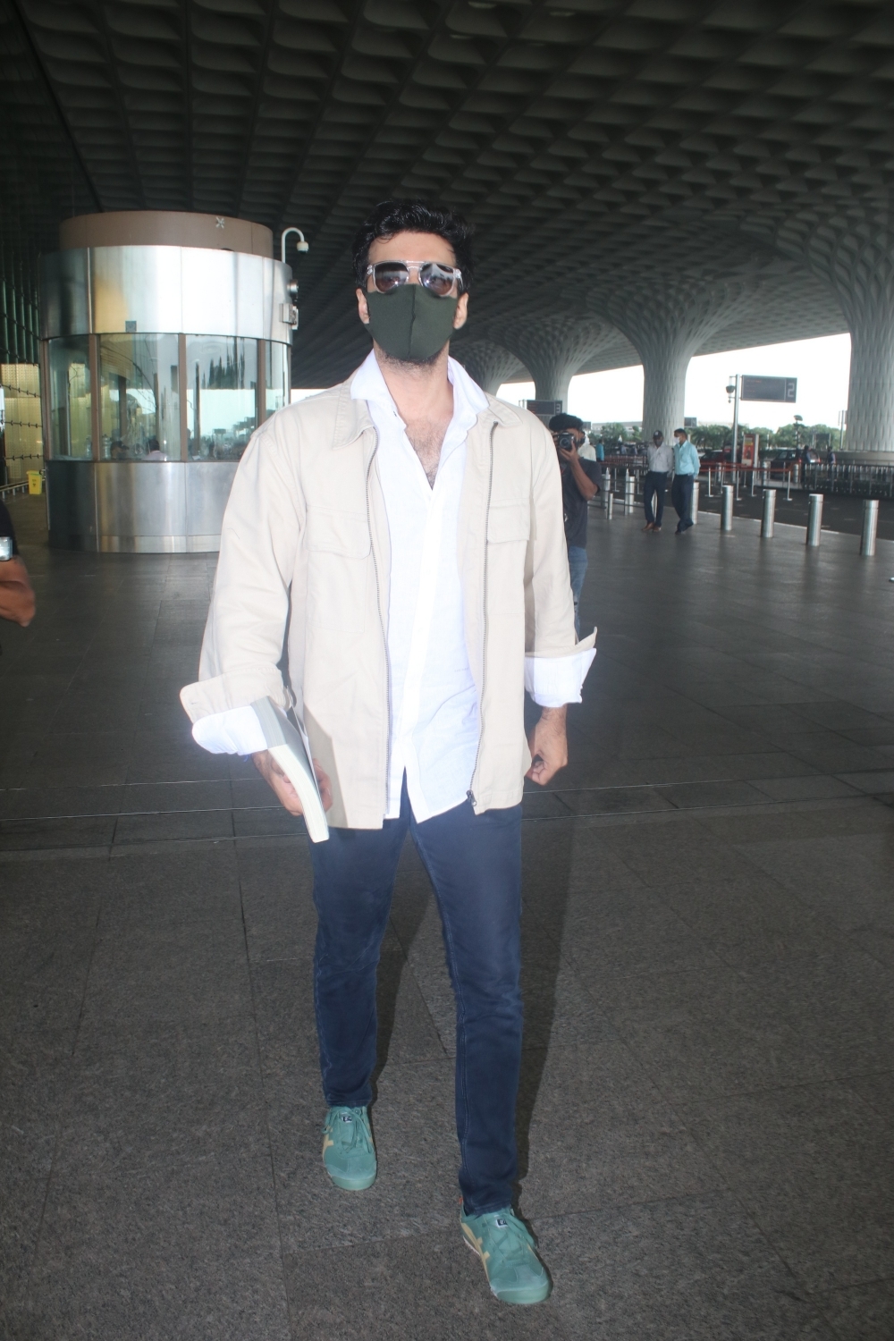 Mumbai: Avinash Tiwary spotted at airport departure on Wednesday, August 18, 2021.(Photo: Sanjay Tiwari/IANS)