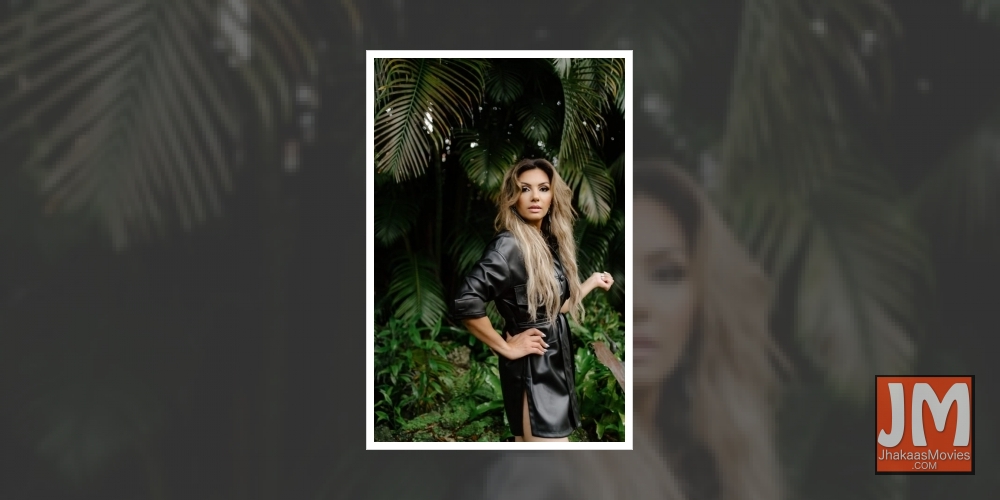 Somy Ali completely taken aback with Raveena, Manisha's natural beauty.