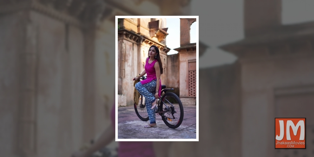 'Dedh Bigha Zameen's' Khushali Kumar explores the lanes of Jhansi on a cycle
