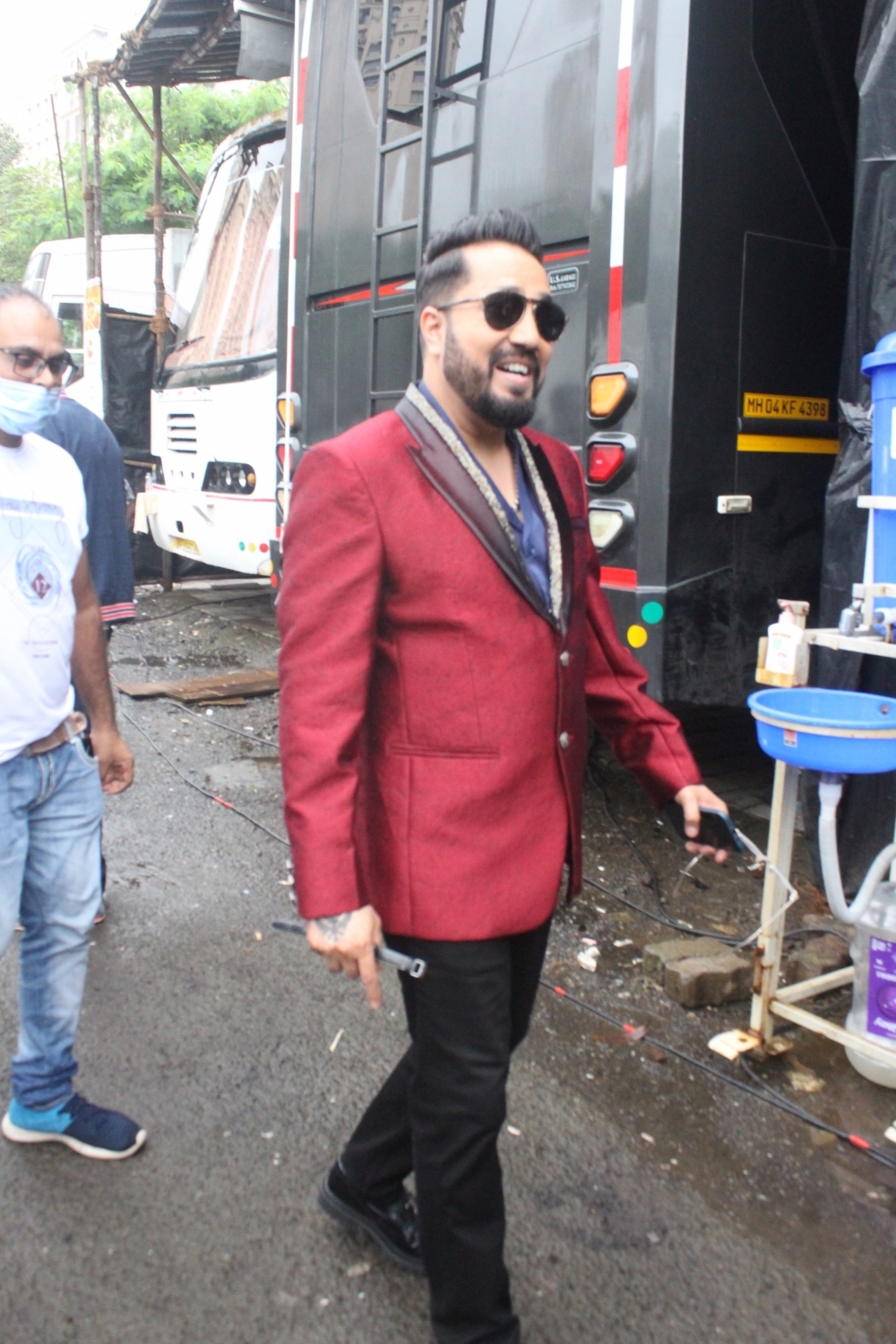 Mumbai: Zee Comedy Show's set for a photo-op with special guests Raveena Tandon and Mallika Sherawat on Monday, August 30, 2021.(Photo: Sanjay Tiwari/IANS)