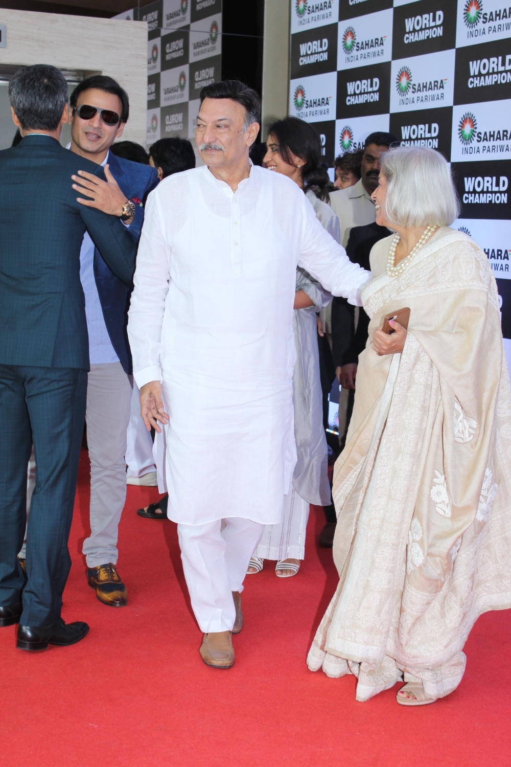 Mumbai: Actor Vivek Oberoi and his family Suresh Oberoi and Yashodhara Oberoi at PV Sindhu's felicitation ceremony organised by Sahara Group in Mumbai on Sep 8, 2019. (Photo: IANS)