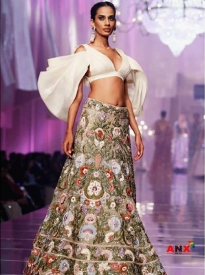 Sony Kaur walking the ramp