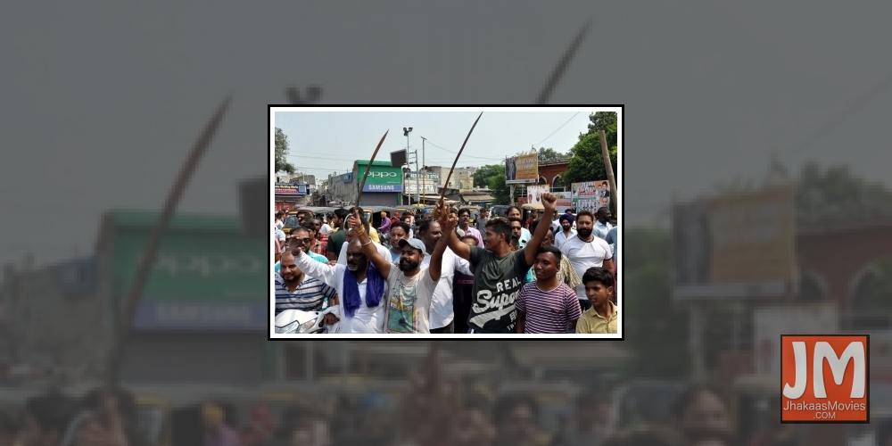 Amritsar: Activists of Valmiki Samaj stage a demonstration against the Indian television show 