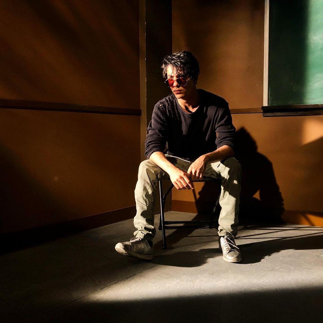 SRK's son Aryan's new photograph has fans going gaga
