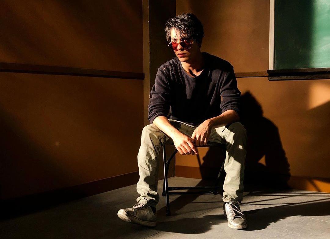 SRK's son Aryan's new photograph has fans going gaga
