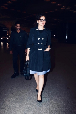 Actress Kangana Ranaut has taken off to Los Angeles, US with the 