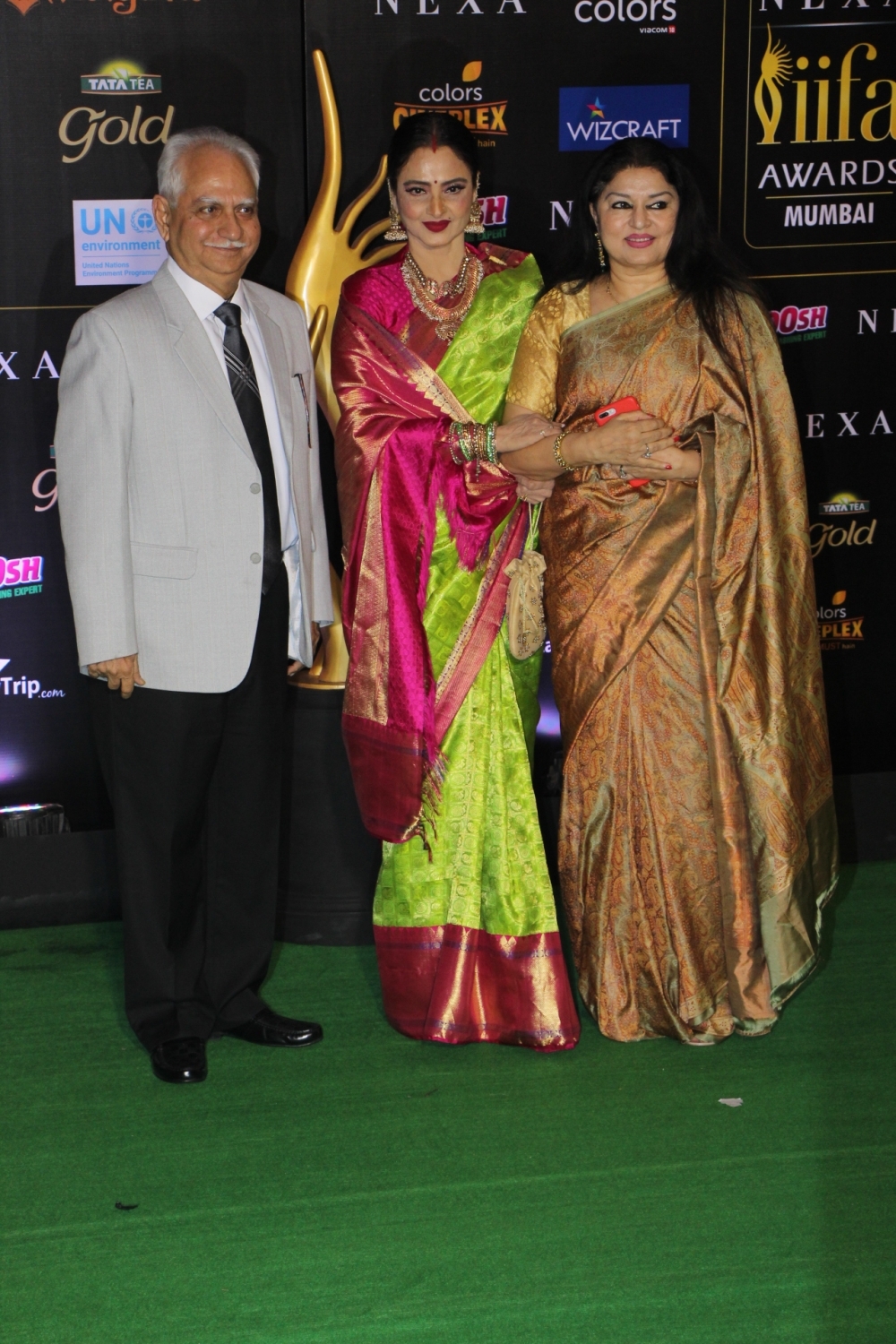 Mumbai: Actress Rekha with filmmaker Ramesh Sippy and his wife Kiran Juneja at the Green Carpet of 20th IIFA Awards, in Mumbai on Sep 18, 2019. (Photo: IANS)