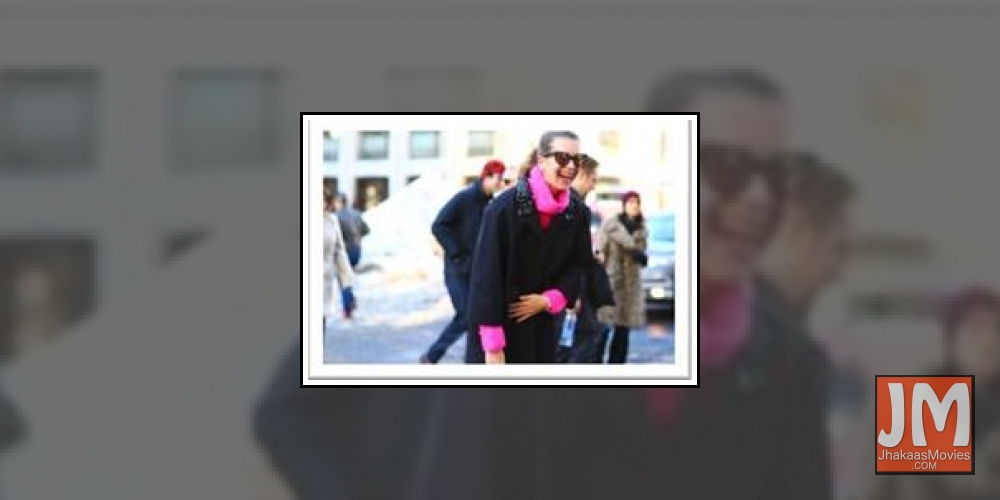 90's style makes a comeback.