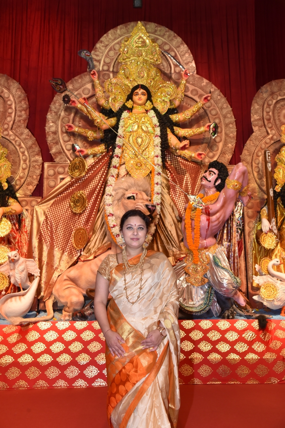 Mumbai: Actresses Kajol and Tanishaa Mukerji with thier mother Tanuja at a Durga Puja pandal in Juhu Mumbai on Oct 4, 2019. (Photo: IANS)