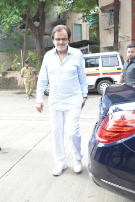 Mumbai: Actor Sanjay Khan arrives to cast his vote for Maharashtra Assembly elections, in Mumbai on Oct 21, 2019. (Photo: IANS)