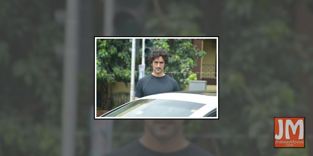 Kunal Kapoor empire look.