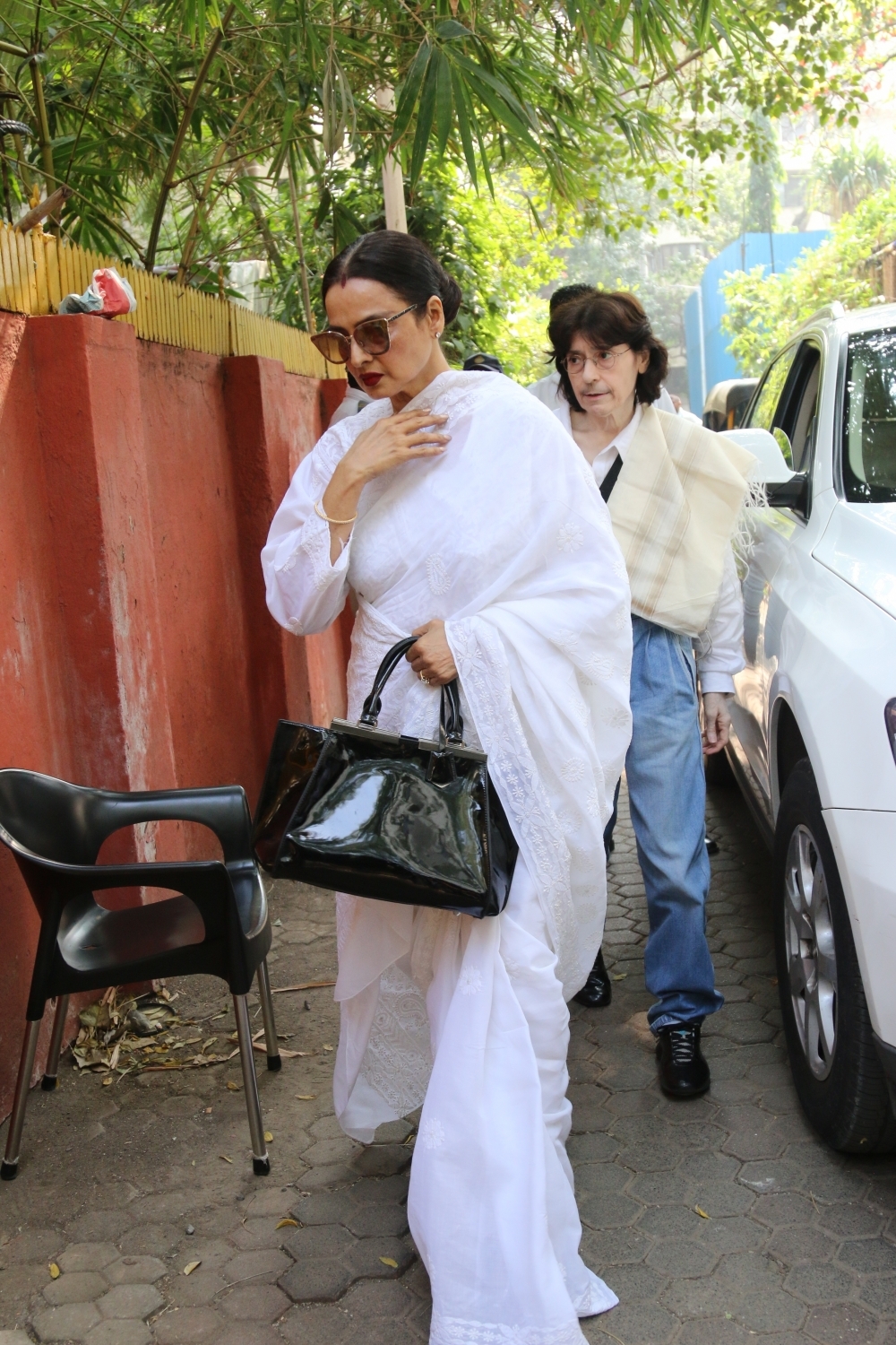 Mumbai: Actress Rekha at the funeral of Shaukat Azmi - veteran actress, wife of renowned Late Urdu poet and lyricist Kaifi Azmi and mother of actress Shabana Azmi - in Mumbai on Nov 23, 2019. (Photo: IANS)