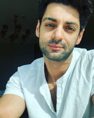 Actor Karan Wahi has tried to change his appearance for his upcoming web show. He has slashed his eyebrow a little to get into the new look for his character.
