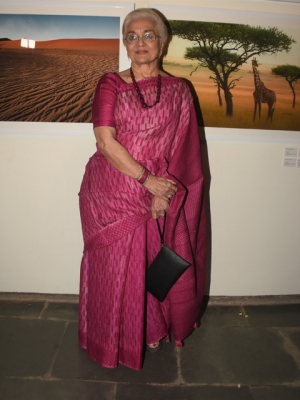 Big B pens foreword for Roopkumar Rathod