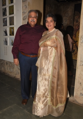 Big B pens foreword for Roopkumar Rathod