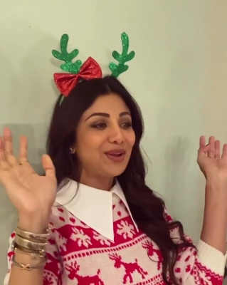 London has always been a favourite holiday destination for B-Towners. Every year, there are many celebrities who end up at in the city to spend Christmas and ring in the New Year. This year is no exception. Anil Kapoor and Shilpa Shetty are among stars who have chosen to be in London in the season of joy.