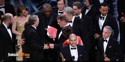 Faye Dunaway Wrongly Announces La La Land As Winner At Oscars