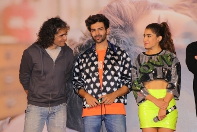 Mumbai: Director Imtiaz Ali with actors Sara Ali Khan and Kartik Aaryan at the trailer launch of their upcoming film 