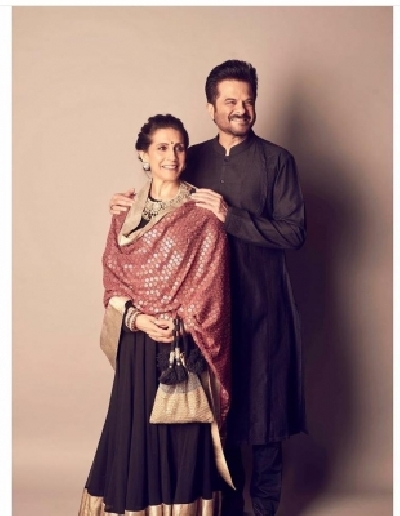 Actor Anil Kapoor is seen in totally love mood on Valentine