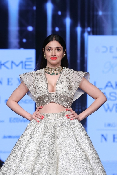 Mumbai: Actress and showstopper Divya Khosla Kumar walks the ramp for Krsna Couture at the Lakme Fashion Week Summer/Resort 2020 grand finale, in Mumbai on Feb 16, 2020. (Photo: IANS)