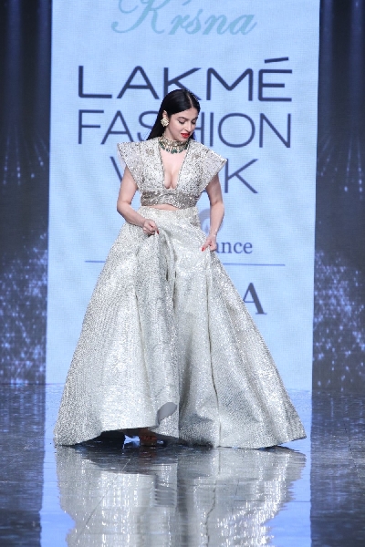 Mumbai: Actress and showstopper Divya Khosla Kumar walks the ramp for Krsna Couture at the Lakme Fashion Week Summer/Resort 2020 grand finale, in Mumbai on Feb 16, 2020. (Photo: IANS)