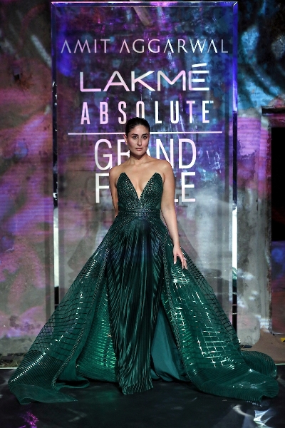 Mumbai: Actress, Lakme Brand Ambassador and showstopper Kareena Kapoor Khan walks the ramp for fashion designer Amit Aggarwal at the Lakme Fashion Week Summer/Resort 2020 grand finale, in Mumbai. (Photo: IANS)