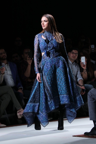 Mumbai: Actress Aditi Rao Hydari walks the ramp in fashion designer Ritu Kumar's creation on Day 3 of the Lakme Fashion Week Summer/Resort 2020, in Mumbai on Feb 13, 2020. (Photo: IANS)