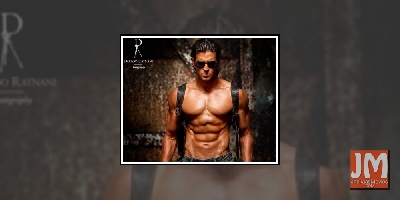 Hrithik gets into Big B mode to talk about his abs