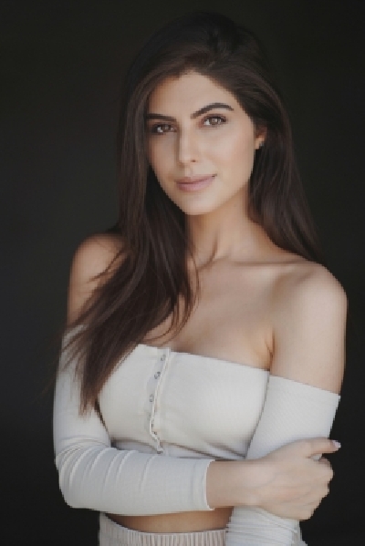 For Elnaaz Norouzi, athleisure is the way to go.