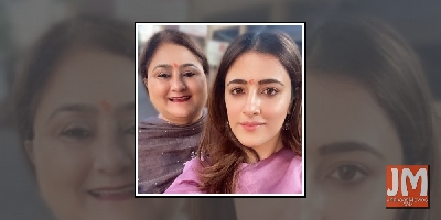 Nupur Sanon visits Mumbai's Siddhivinayak Temple with mom