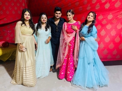 Bigg Boss 12 housemates Deepak Thakur, Roshmi Banik at Somi Khan