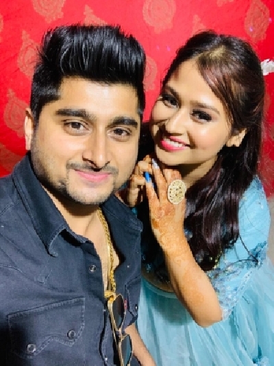 Bigg Boss 12 housemates Deepak Thakur, Roshmi Banik at Somi Khan