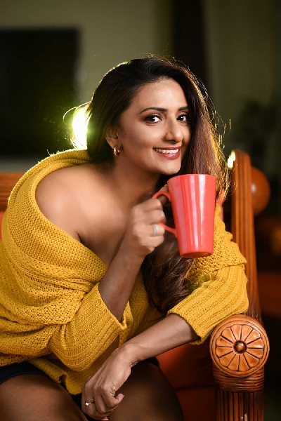 Shanthipriya looks gorgeous as ever in new pics.