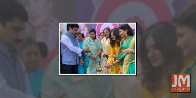 Raveena Tandon flags off Women's Day rally in Kolhapur