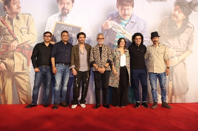 Superstar Shah Rukh Khan wished the entire team of "Kaamyaab" luck and said that it is a small film with a big heart. Shah Rukh, whose Red Chillies Entertainment will be presenting the movie, took to Twitter, were he shared a photograph go himself along with the cast of the film.