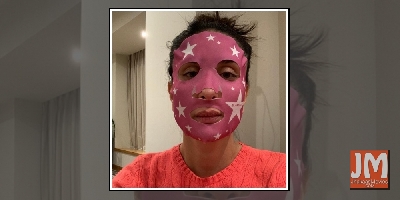 Kareena posts a 'starry' picture in face mask