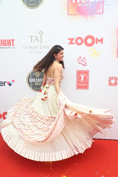 Mumbai: Actress Jacqueline Fernandez during the red carpet of "Zoom Holi Fest 2020" in Mumbai on March 10, 2020. (Photo: IANS)
