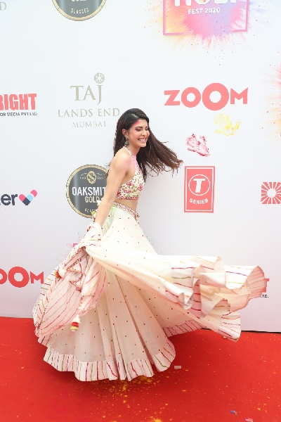 Mumbai: Actress Jacqueline Fernandez during the red carpet of "Zoom Holi Fest 2020" in Mumbai on March 10, 2020. (Photo: IANS)